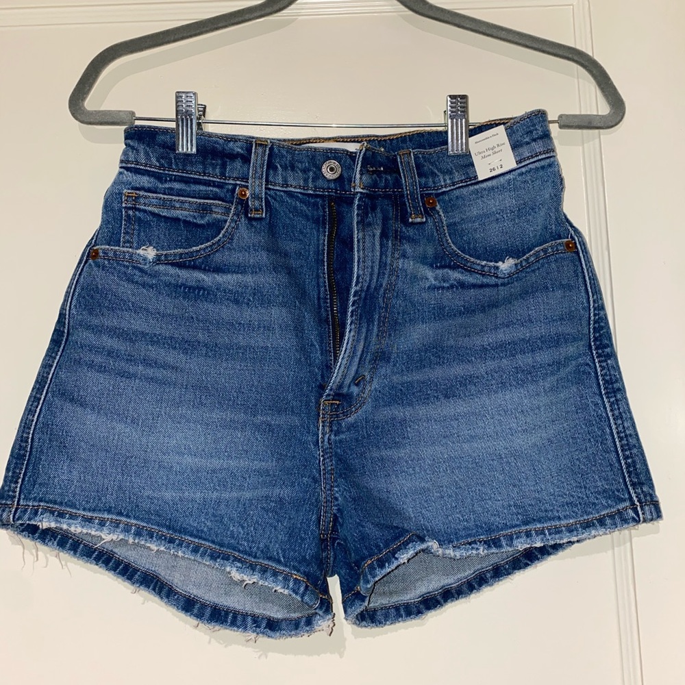 Abercrombie and Fitch ultra high rise mom short
